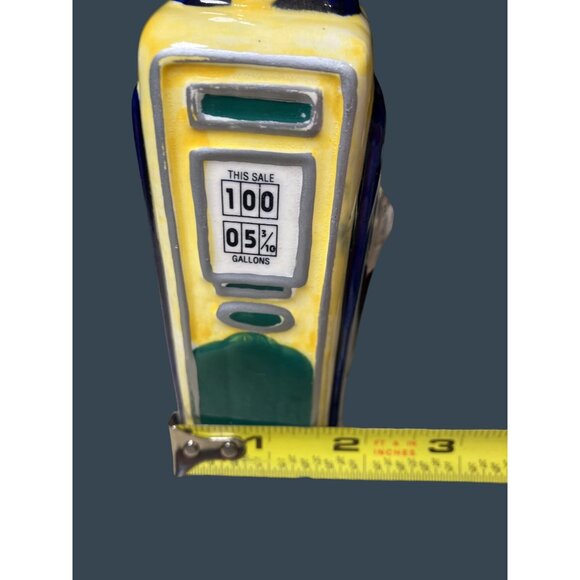 Roadside Gas Pump Salt & Pepper Shaker Set - Picture 10 of 10